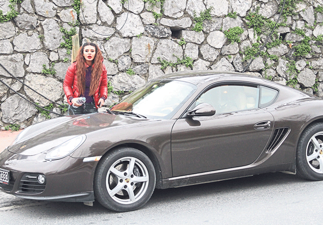 ebru polat arabaya su doldurma