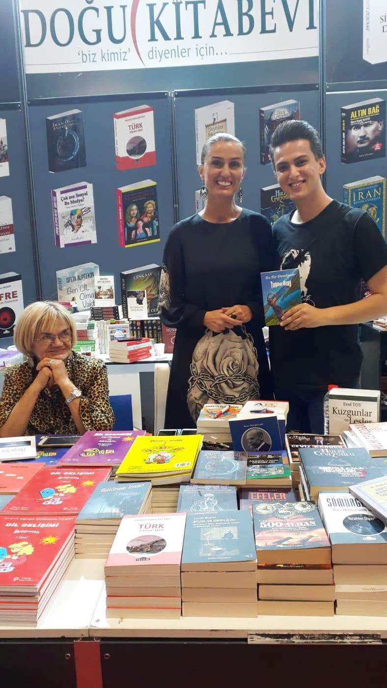 tuğba özay imza günü