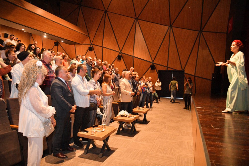 Dışarıda Hiçbir Şey Var!