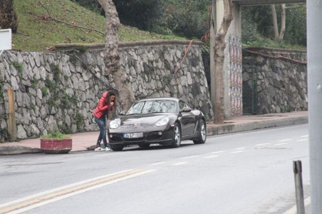 ebru polat arabaya su doldurma