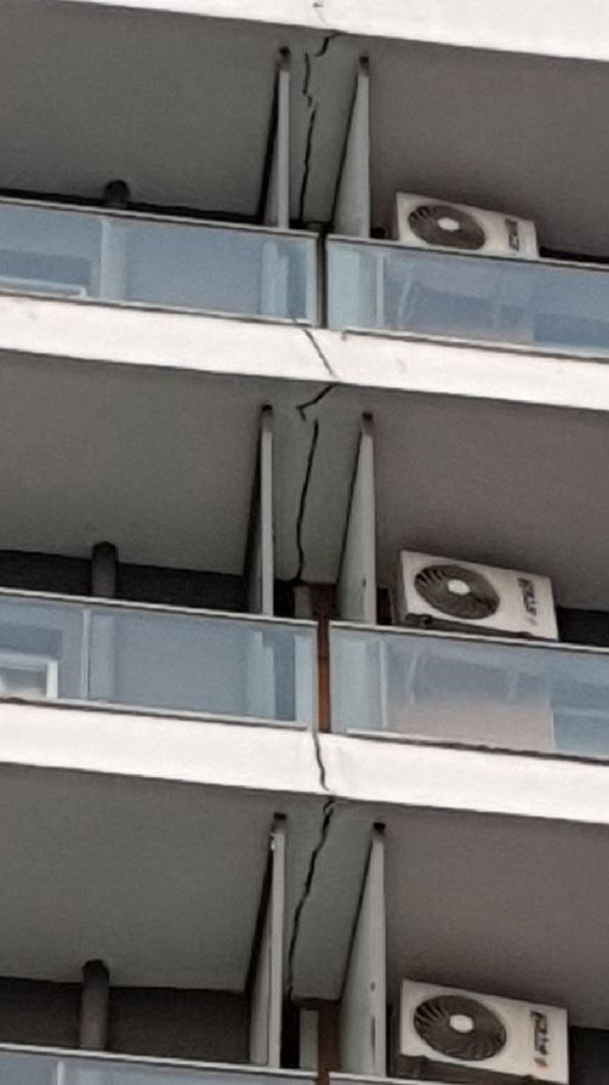 esenyurt yol çökmesi