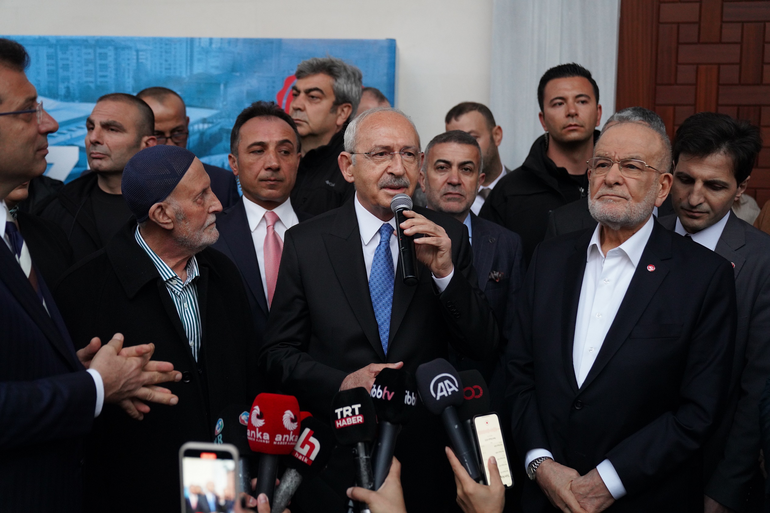 Hacı-Naif Akkuş-Camii Kadir-Gecesinde ibadete-açıldıı (4)