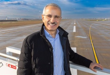 Bakan Uraloğlu, Azerbaycan Cumhurbaşkanı Aliyev'i havalimanında karşıladı
