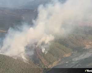 Balıkesir'de çıkan orman yangınına karadan ve havadan müdahale ediliyor