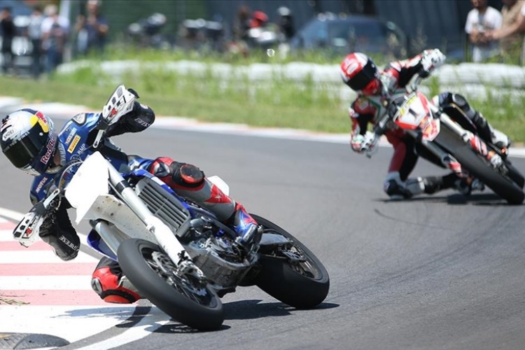 Milli motosikletçi Razgatlıoğlu, İngiltere yarışının yeni bir başlangıç olmasını istiyor
