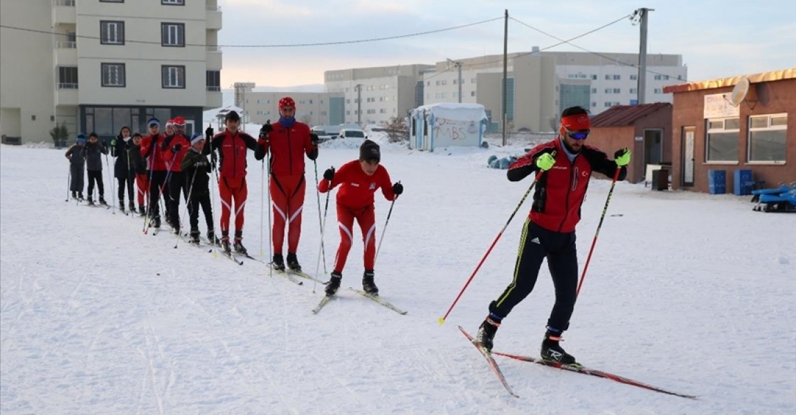 Bitlisli milli kayakçılar Türkiye Şampiyonası'na hazırlanıyor