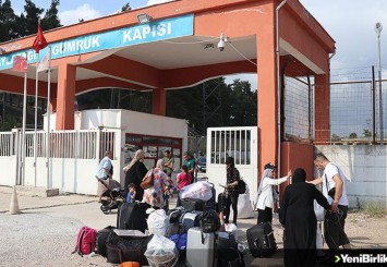 İstanbul'dan yola çıkan 54 Suriyeli, Hatay ve Kilis'ten ülkelerine uğurlandı