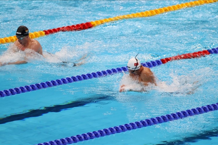 Milli yüzücü Berkay Öğretir 19. Akdeniz Oyunları'nda altın madalya kazandı