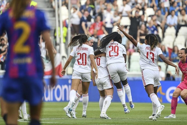 UEFA Kadınlar Şampiyonlar Ligi'nde Olimpik Lyon, 8. kez kupayı müzesine götürdü