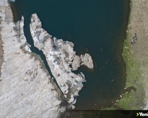 Tunceli'de yüzeyindeki buzulların eridiği Buyer Gölü'ne geziler başladı