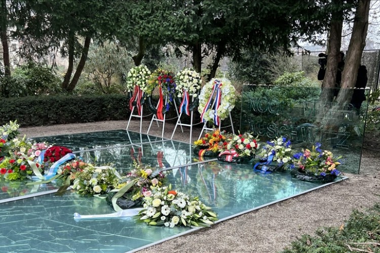 Holokost kurbanları Amsterdam'da anıldı