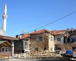 Kahramankazan'da fırtınada caminin minaresi yıkıldı