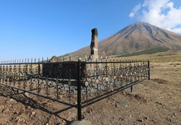 Ağrı Dağı'nda şehit olan askerin mezarı Genelkurmay arşivi incelenerek bulundu