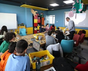 Tunceli'de çocuklar teknoloji atölyelerinde geleceğe hazırlanıyor