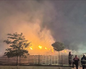 Aksaray'da geri dönüşüm fabrikasında çıkan yangın kontrol altına alındı