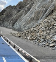 Hatay'da heyelan nedeniyle Samandağ-Arsuz sahil yolu ulaşıma kapandı