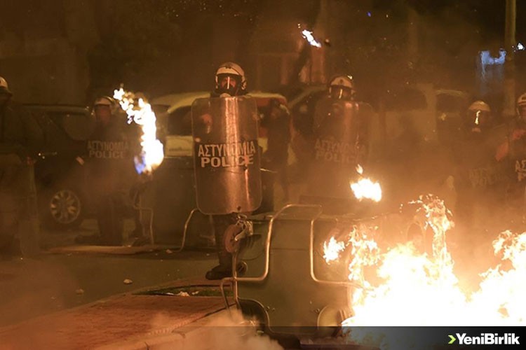 Atina'da 2008'de polisin öldürdüğü genci anma yürüyüşünde olay çıktı