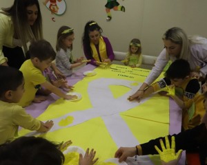Kreşli Öğrencilerden kanserli çocuklara sarı destek