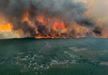 Fransa'da yaklaşık 74 kilometrekareye yayılan yangın kontrol altına alındı
