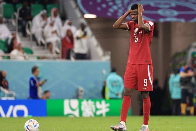 2022 Dünya Kupası'na ilk veda eden takım Katar oldu