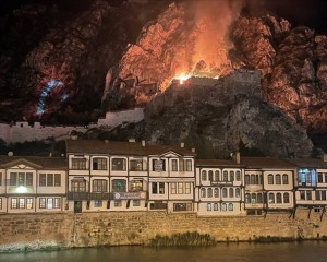 Amasya'da tarihi Kızlar Sarayı'nda çıkan yangın söndürüldü