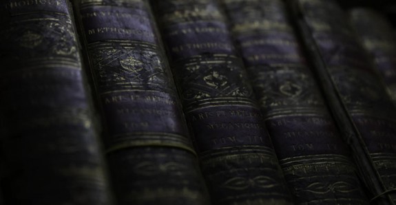 Beş asırlık kitaplarıyla 'tarih kokan kütüphane'