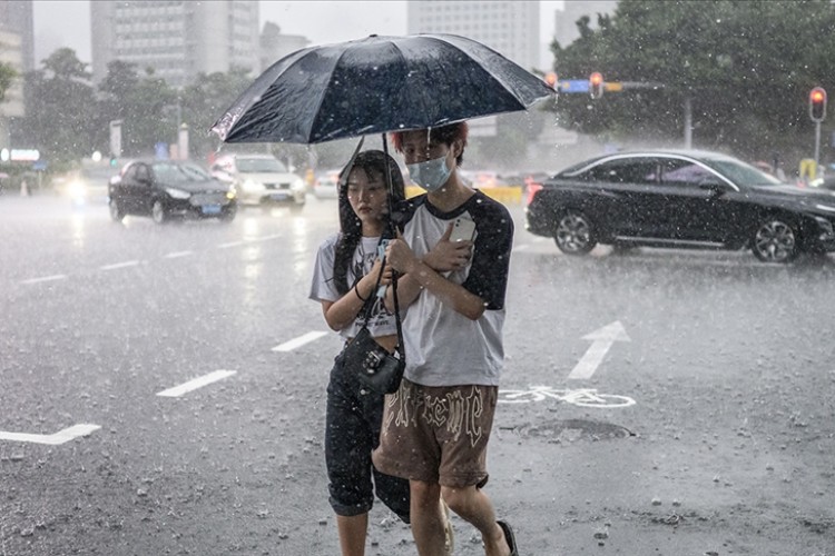 Çin yaz aylarına ortalamanın üzerinde sıcaklık ve yağışla girdi