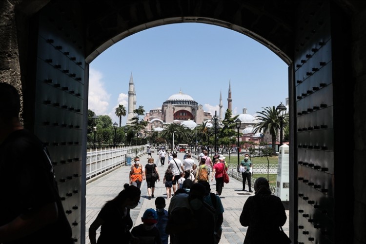 İstanbul'a 2021 yılında 9 milyon 25 bin turist geldi