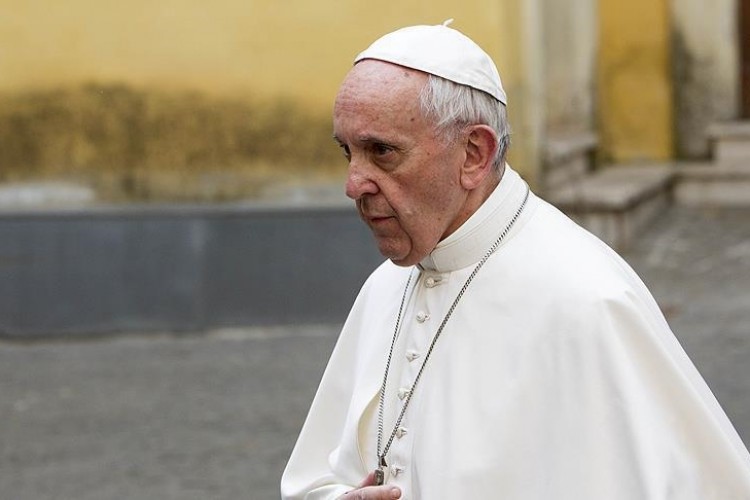 Papa, bir kadınla ilişkisi ortaya çıkan Paris piskoposunun istifasını kabul etti