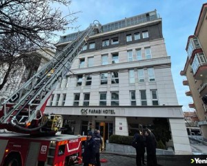 Ankara'da bir otelin çatısında çıkan yangın hasara yol açtı