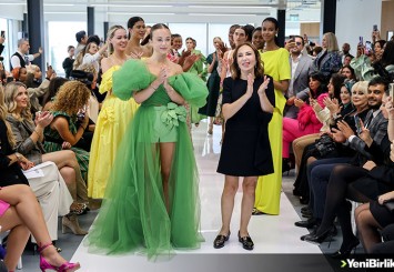 Kraliyet Üyesi Lady Amelia Windsor 'LF Fashion by Zeynep Kartal SS 2023 Ready To Wear Koleksiyonu' Defilesinde Yürüdü