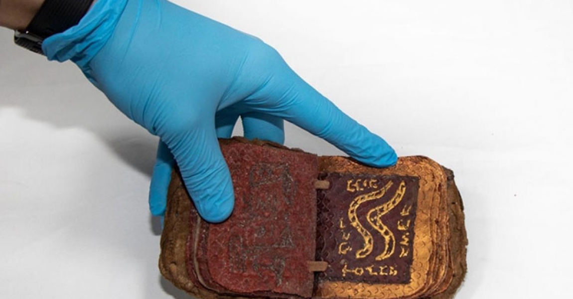 Diyarbakır'da el yazması İbranice deri kitap ele geçirildi