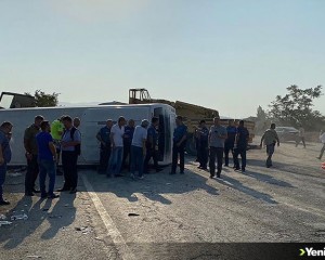 Balıkesir'de midibüs devrildi, 17 kişi yaralandı