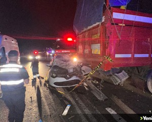 Manisa'da kamyon ile otomobilin çarpıştığı kazada 1 kişi öldü, 3 kişi yaralandı