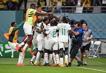 Senegal, Ekvador'u 2-1 yenerek son 16 turuna yükseldi