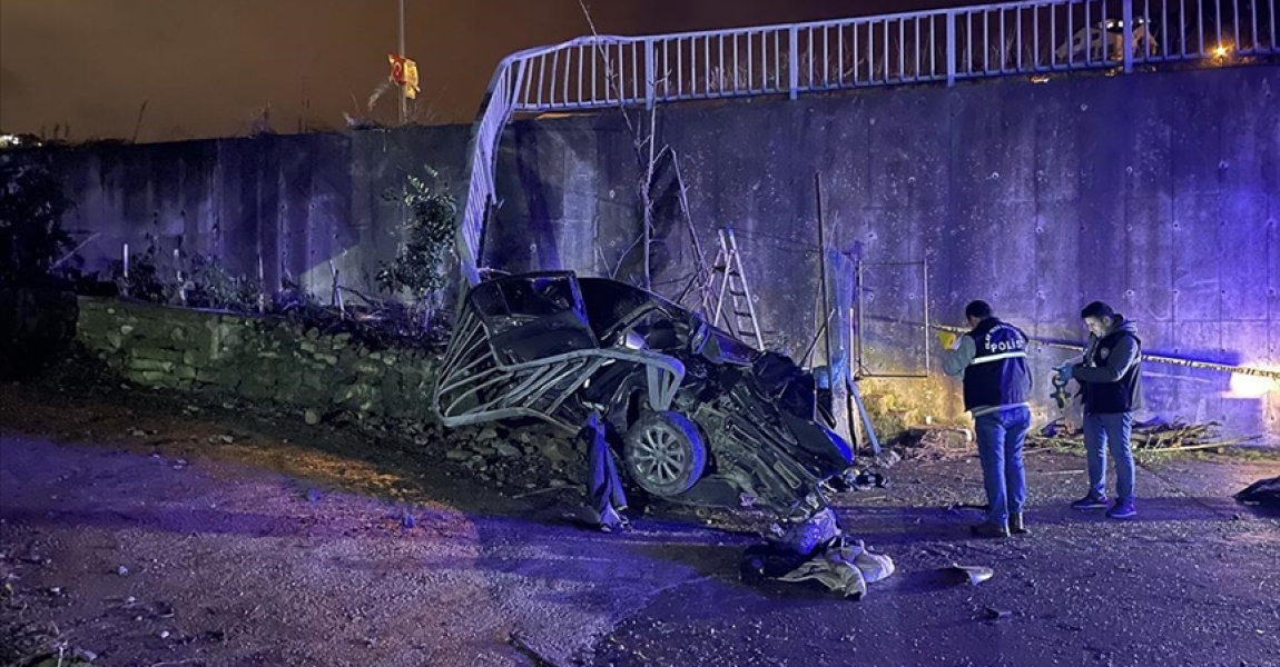 Rize'de üç metreden düşen otomobildeki 2 kişi öldü, 3 kişi yaralandı