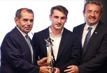 "Galatasaray'da Yılın Sporcusu" ödülü Kerem Aktürkoğlu'nun oldu