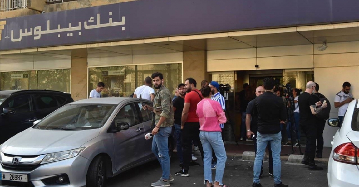 Lübnan'da mudilerin banka baskınları sürüyor