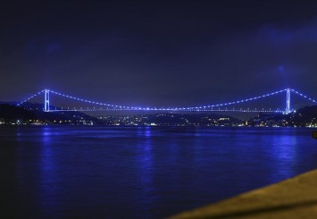İstanbul'da köprüler Denizcilik ve Kabotaj Bayramı için aydınlatıldı