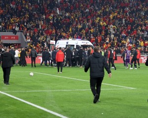 Göztepe-Altay maçı çıkan olaylar nedeniyle tatil edildi