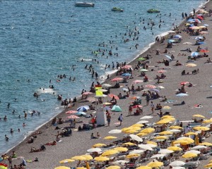 Turizm merkezlerinde bayram tatili yoğunluğu yaşanıyor