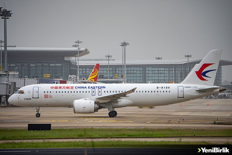 ​Çin'in yerli üretim yolcu uçağı "C919" ilk ticari seferini yaptı