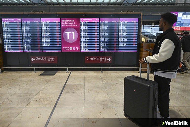 Düsseldorf Havalimanı'ndaki bir günlük grev nedeniyle uçuşların üçte biri iptal oldu