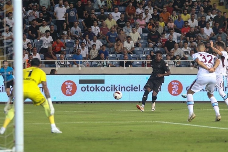 Hatayspor geriye düştüğü maçta Trabzonspor'u 3-2 yendi