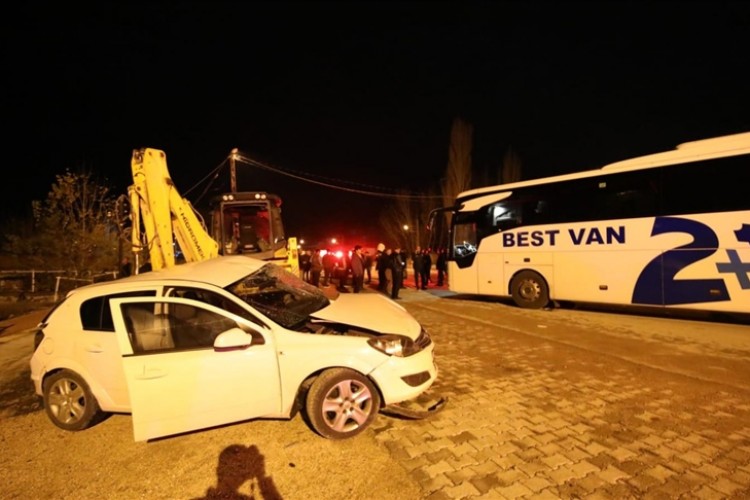 Malatya'da yolcu otobüsüyle otomobilin çarpışması sonucu 1 kişi öldü