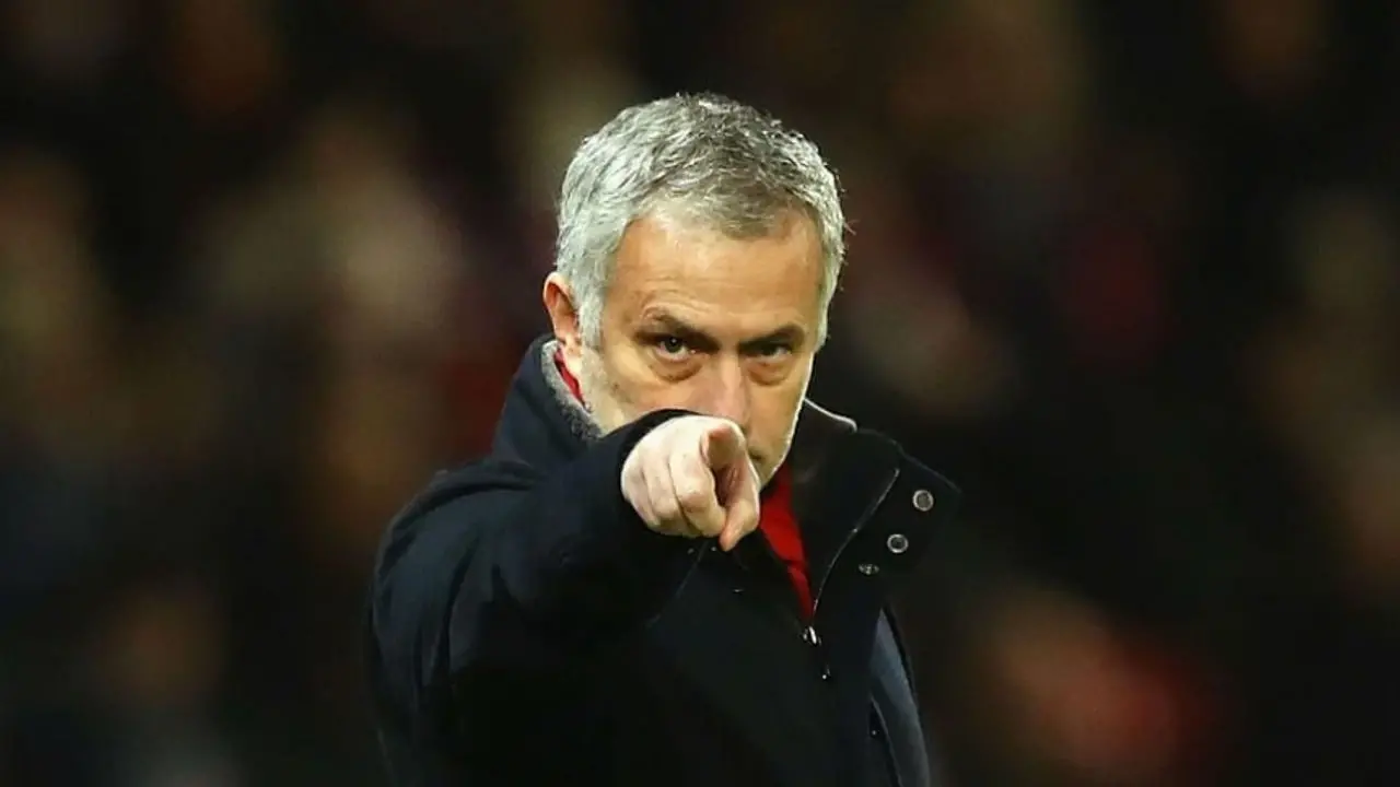 Jose Mourinho biletlerini kesti! Fenerbahçe'de 2 yıldız gönderiliyor 2