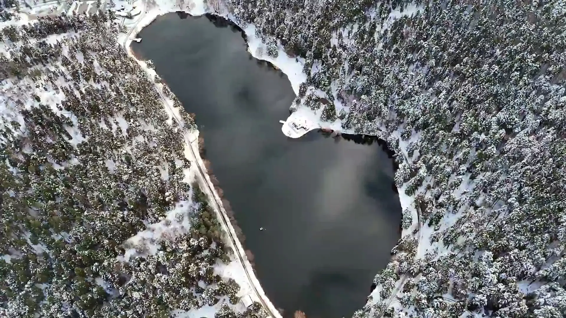 Beyaza bürünen Gölcük Tabiat Parkı’nda kartpostallık manzaralar 1