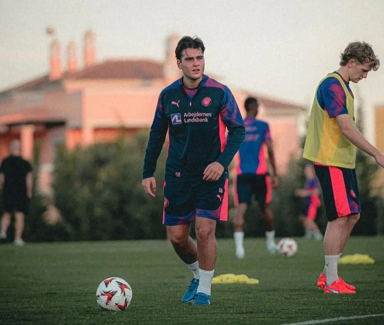 Aral Şimşir kimdir, kaç yaşında, aslen nereli, mevkisi ne, piyasa değeri ne kadar, hangi takımlarda oynadı? 2