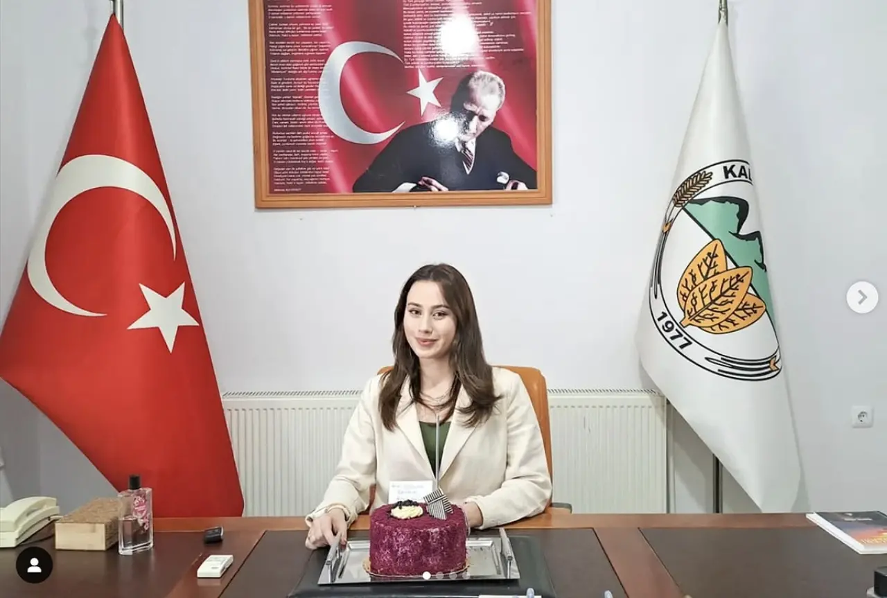 Zeynep Çelik kimdir, kaç yaşında, aslen nereli, ne mezunu, hangi partiden? 3