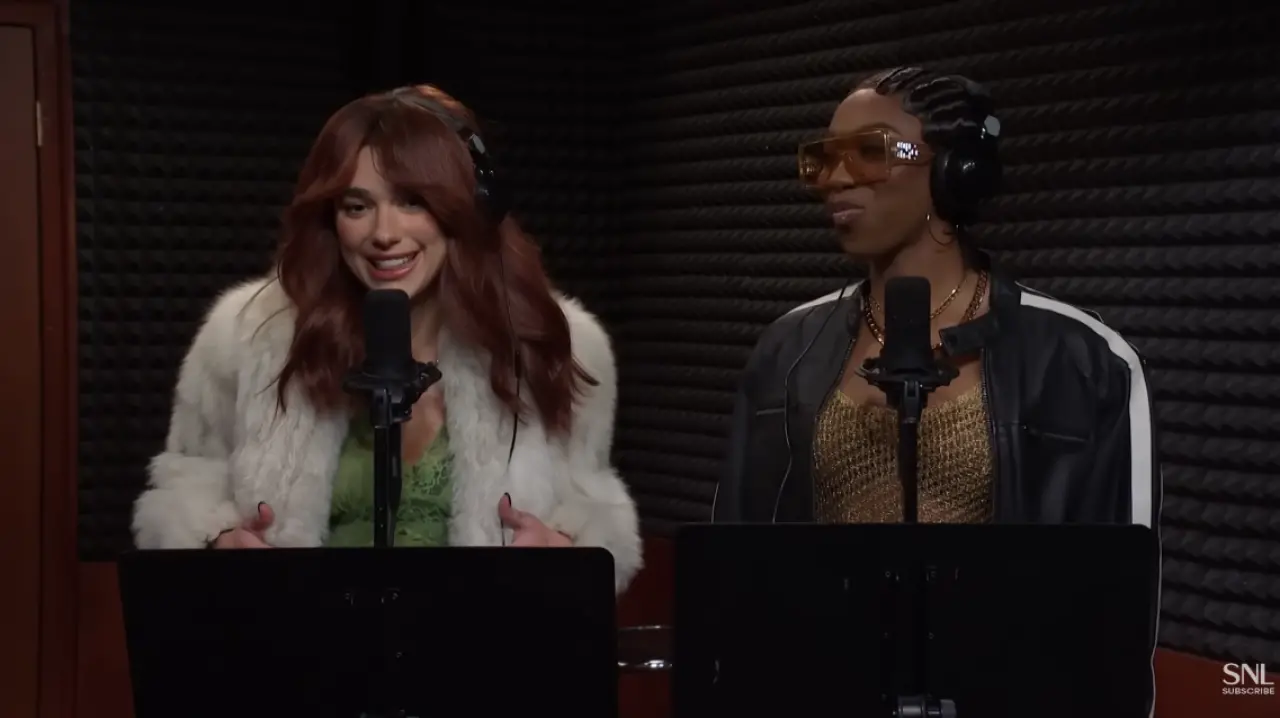 Ünlü Şarkıcı Dua Lipa, SNL Performansıyla Gündem Oldu! Oyunculuk Yeteneğiyle de Göz Kamaştırdı 1